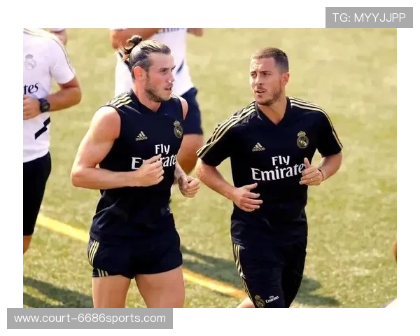 退役足球球星重聚赛场再度竞技 展现传奇风采与时代辉煌